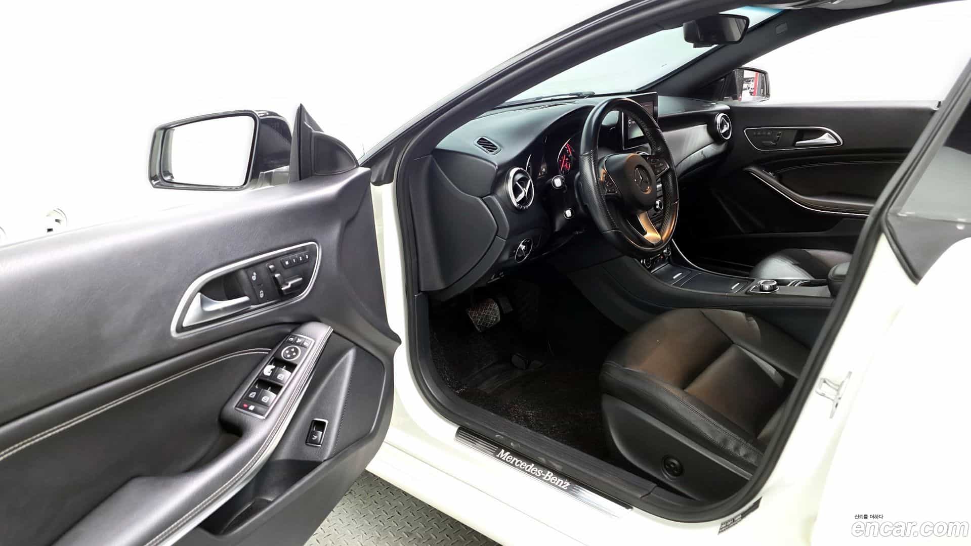 CLA-Class Mercedes-Benz 2015.5-INNER-010