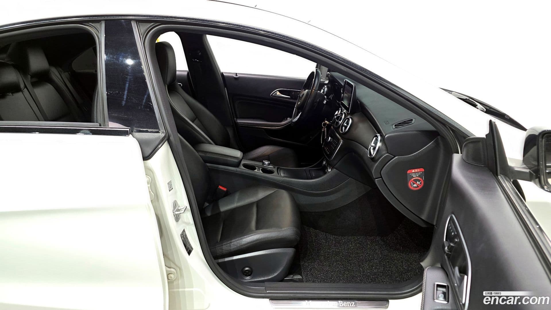 Main__Slider__Photo:CLA-Class Mercedes-Benz 2015.5-10