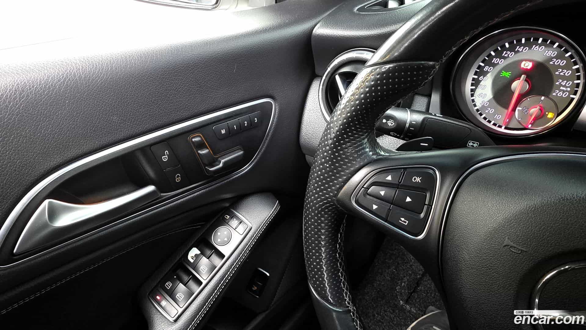 CLA-Class Mercedes-Benz 2015.5-OPTION-021