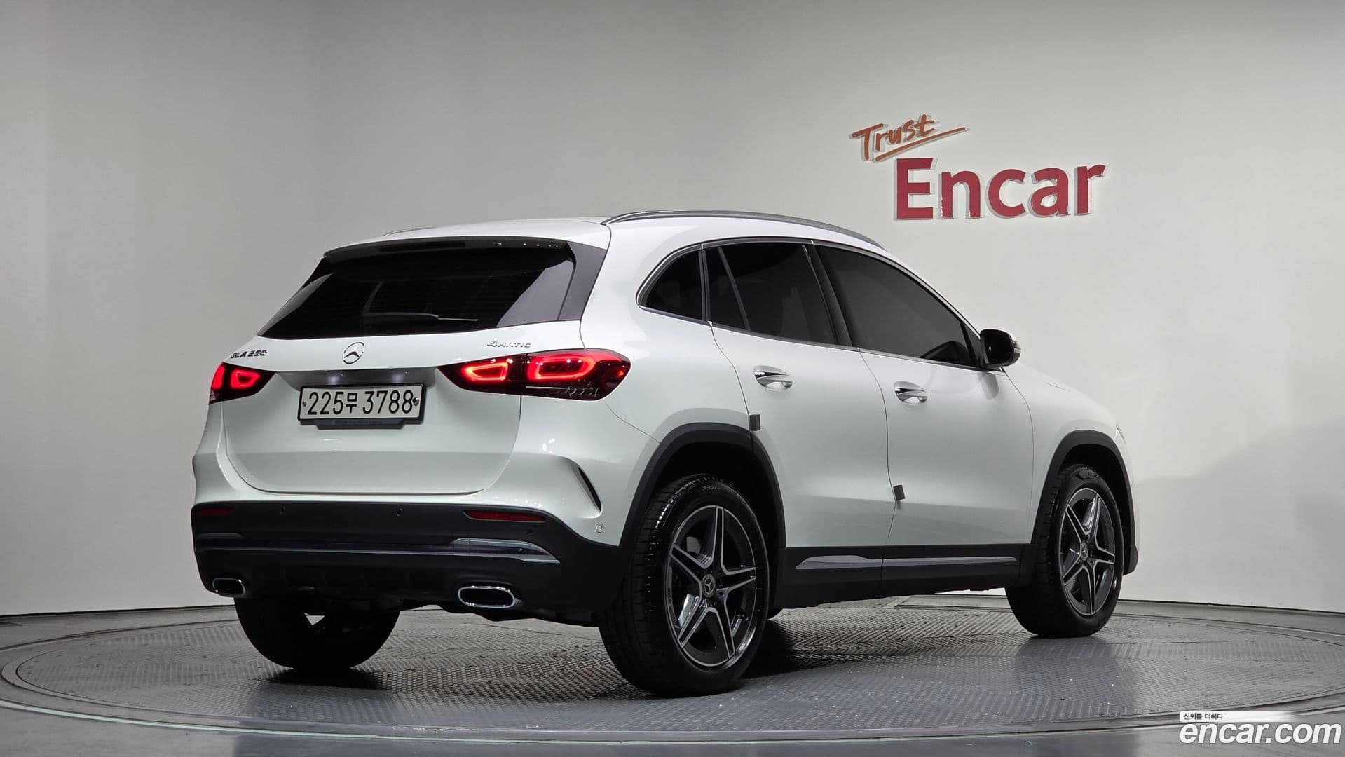 Main__Slider__Photo:GLA-Class Mercedes-Benz 2020.9-1