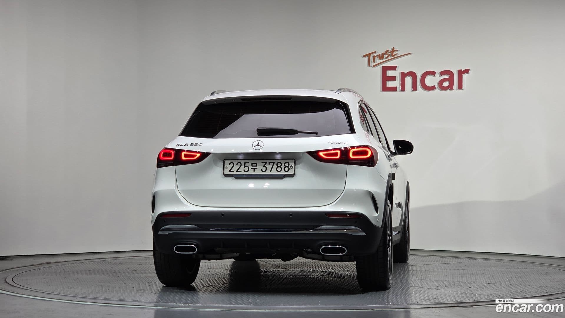 Main__Slider__Photo:GLA-Class Mercedes-Benz 2020.9-3