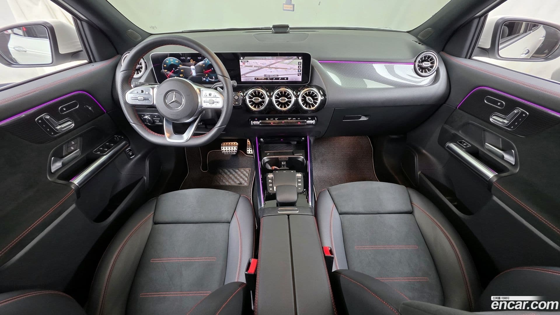 Main__Slider__Photo:GLA-Class Mercedes-Benz 2020.9-6