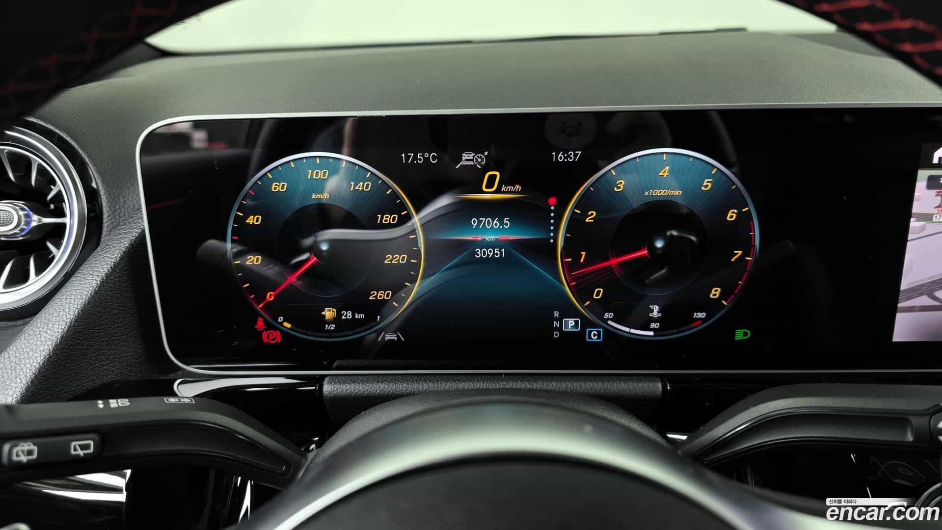 GLA-Class Mercedes-Benz 2020.9-INNER-008