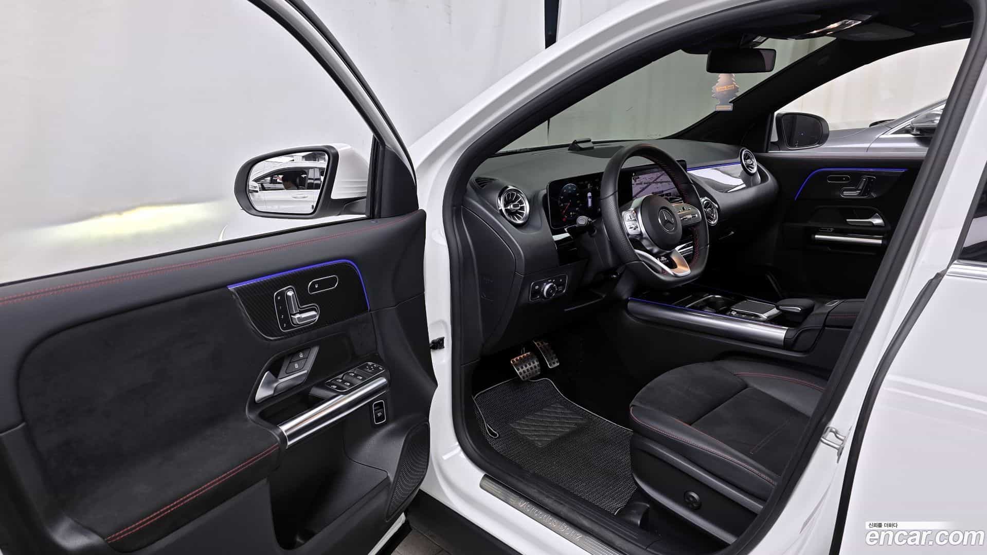 GLA-Class Mercedes-Benz 2020.9-INNER-010