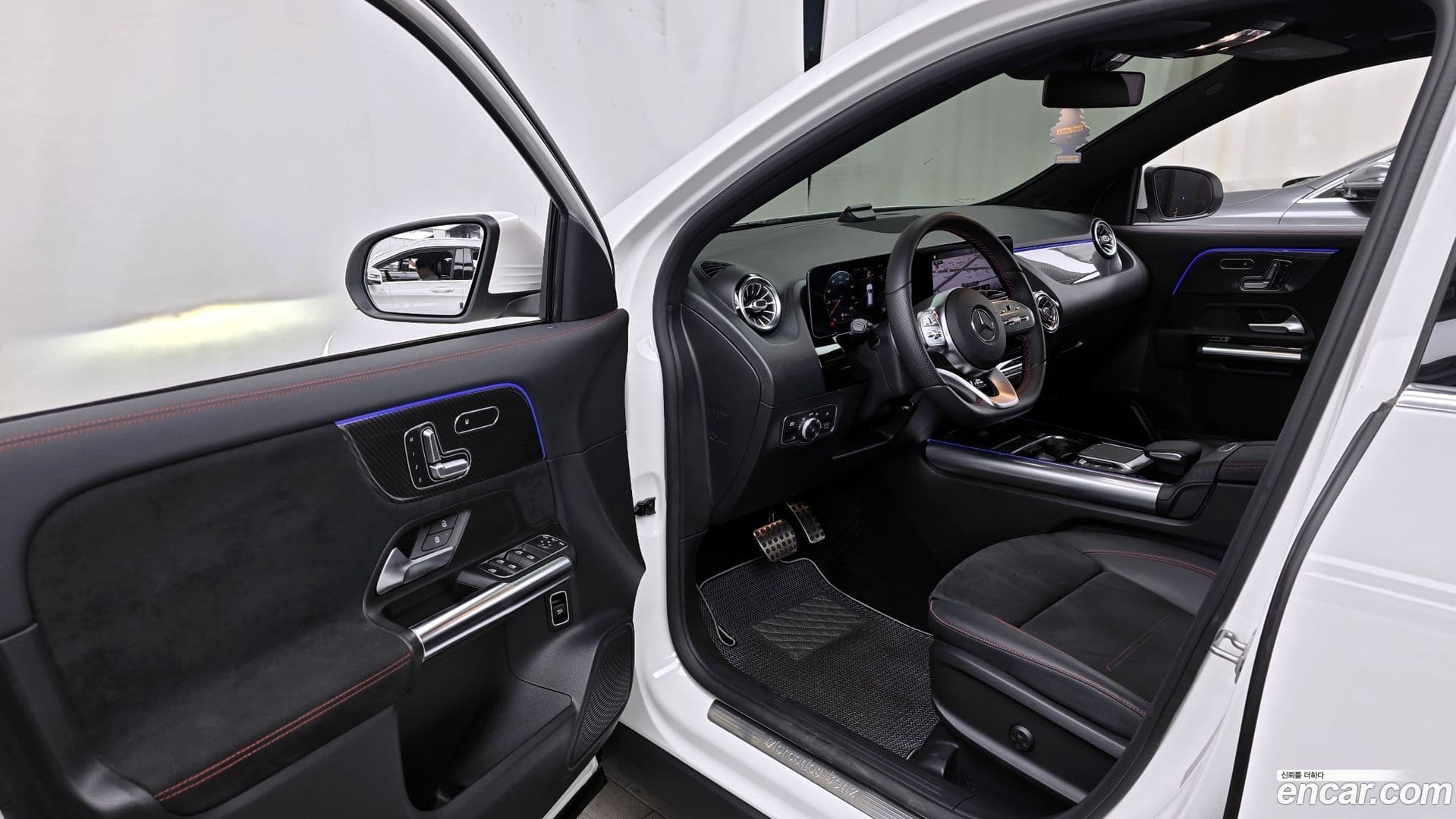 Main__Slider__Photo:GLA-Class Mercedes-Benz 2020.9-9