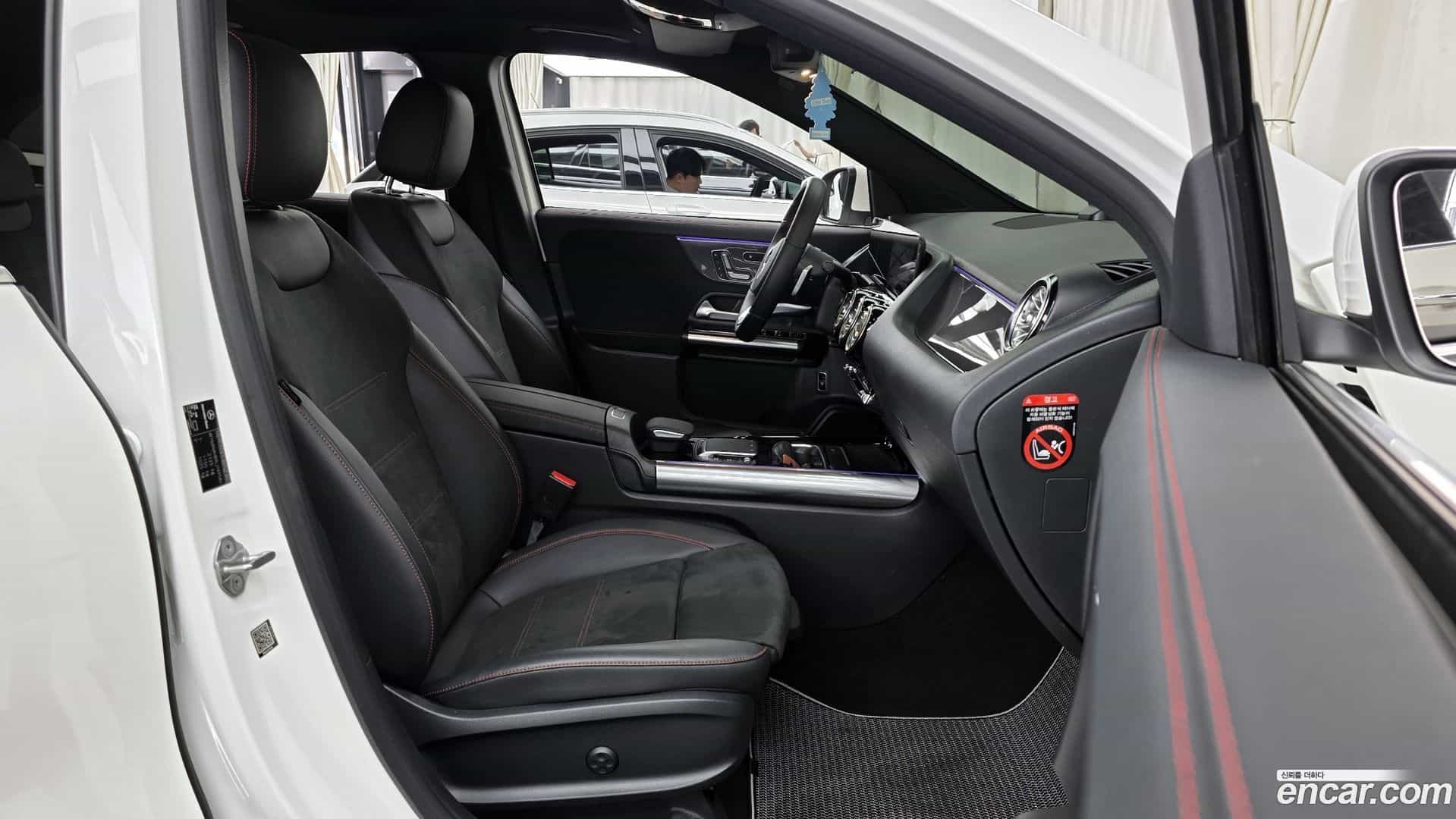 GLA-Class Mercedes-Benz 2020.9-OPTION-015