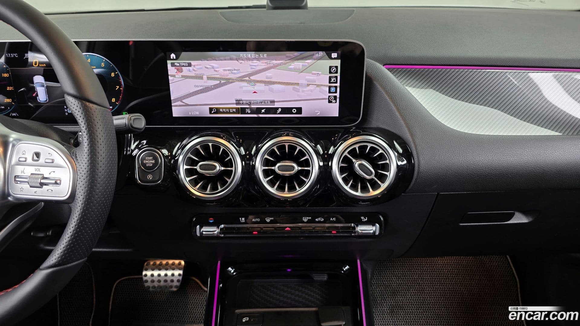 Main__Slider__Photo:GLA-Class Mercedes-Benz 2020.9-13