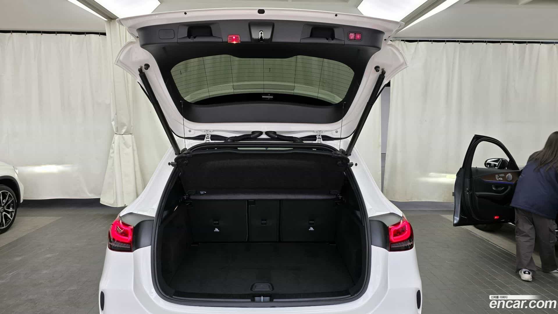 GLA-Class Mercedes-Benz 2020.9-OPTION-024