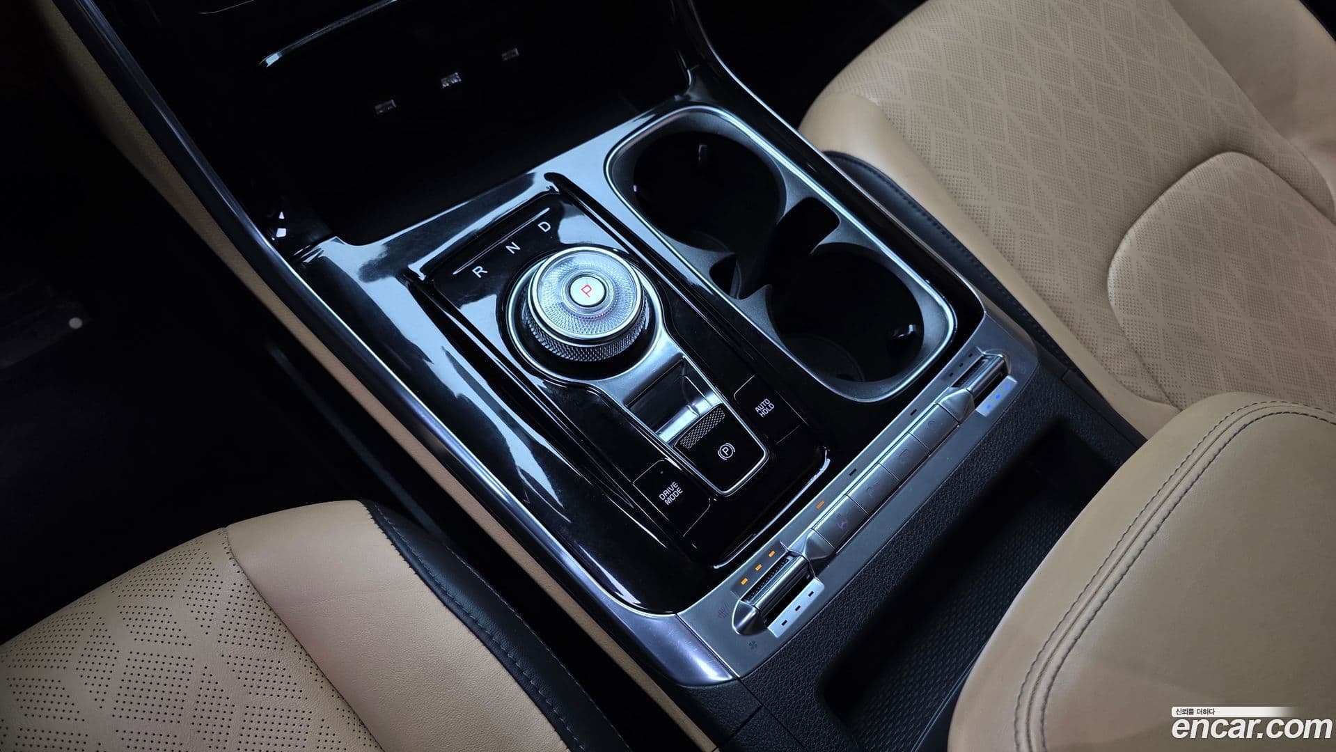 Main__Slider__Photo:Canival Kia 2022.0-8