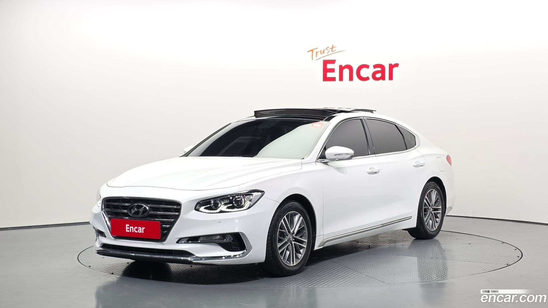 Main__Slider__Photo:Grandeur Hyundai 2018.1-0