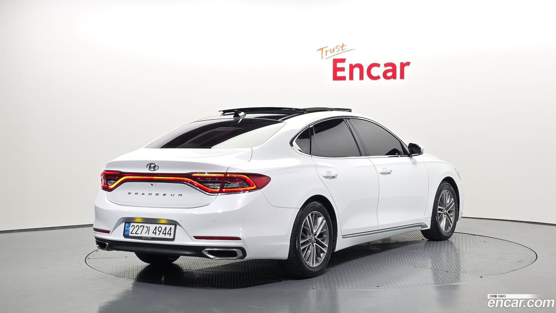 Main__Slider__Photo:Grandeur Hyundai 2018.1-1