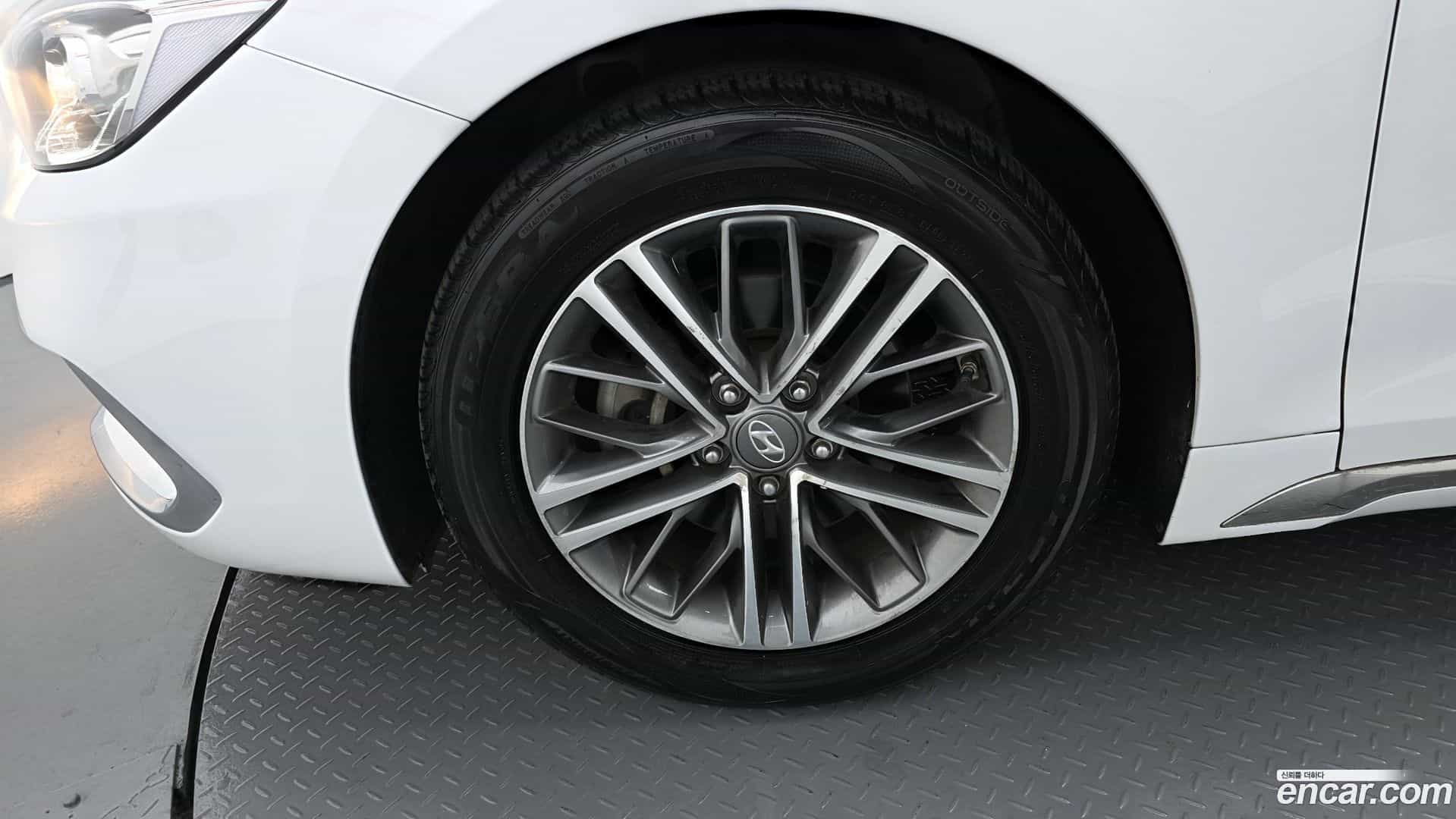 Grandeur Hyundai 2018.1-OUTER-005