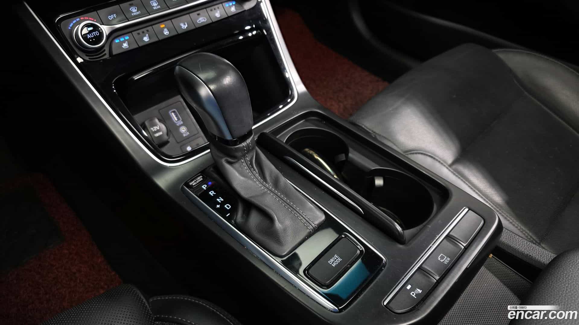 Grandeur Hyundai 2018.1-INNER-009