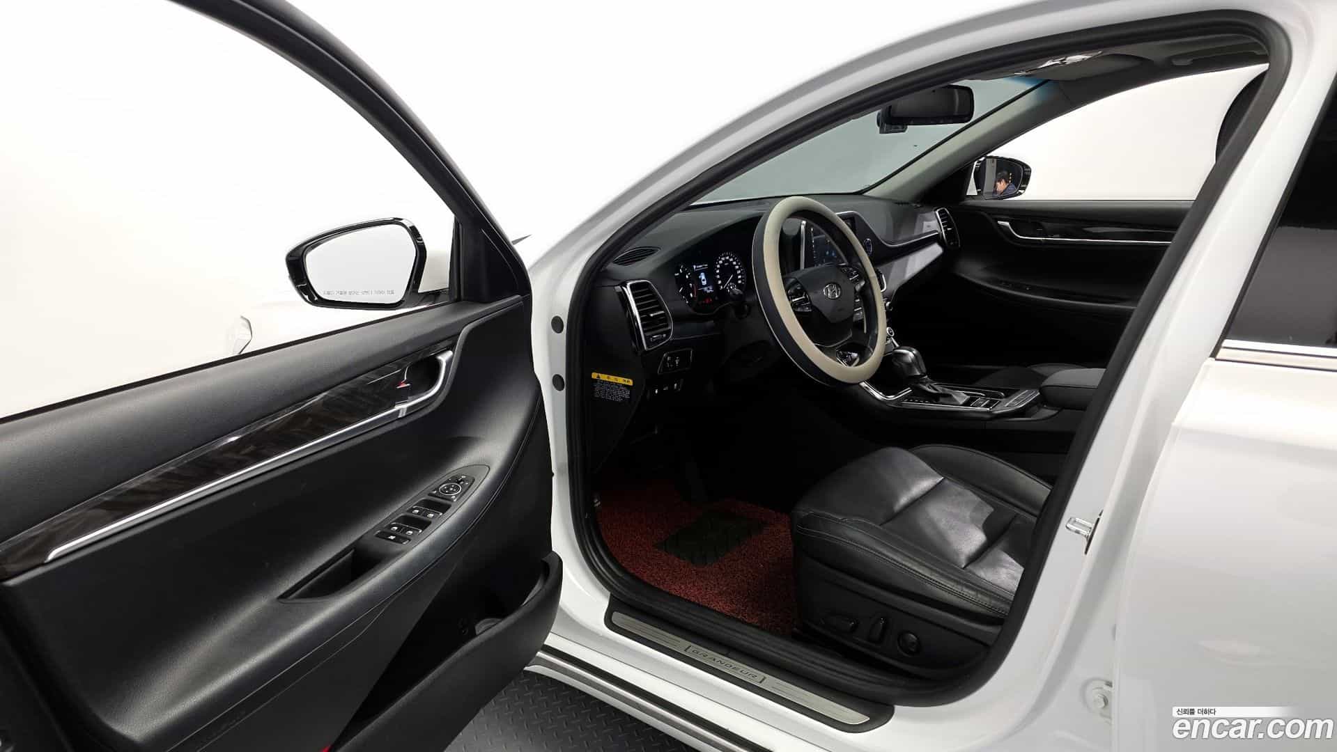 Grandeur Hyundai 2018.1-INNER-010