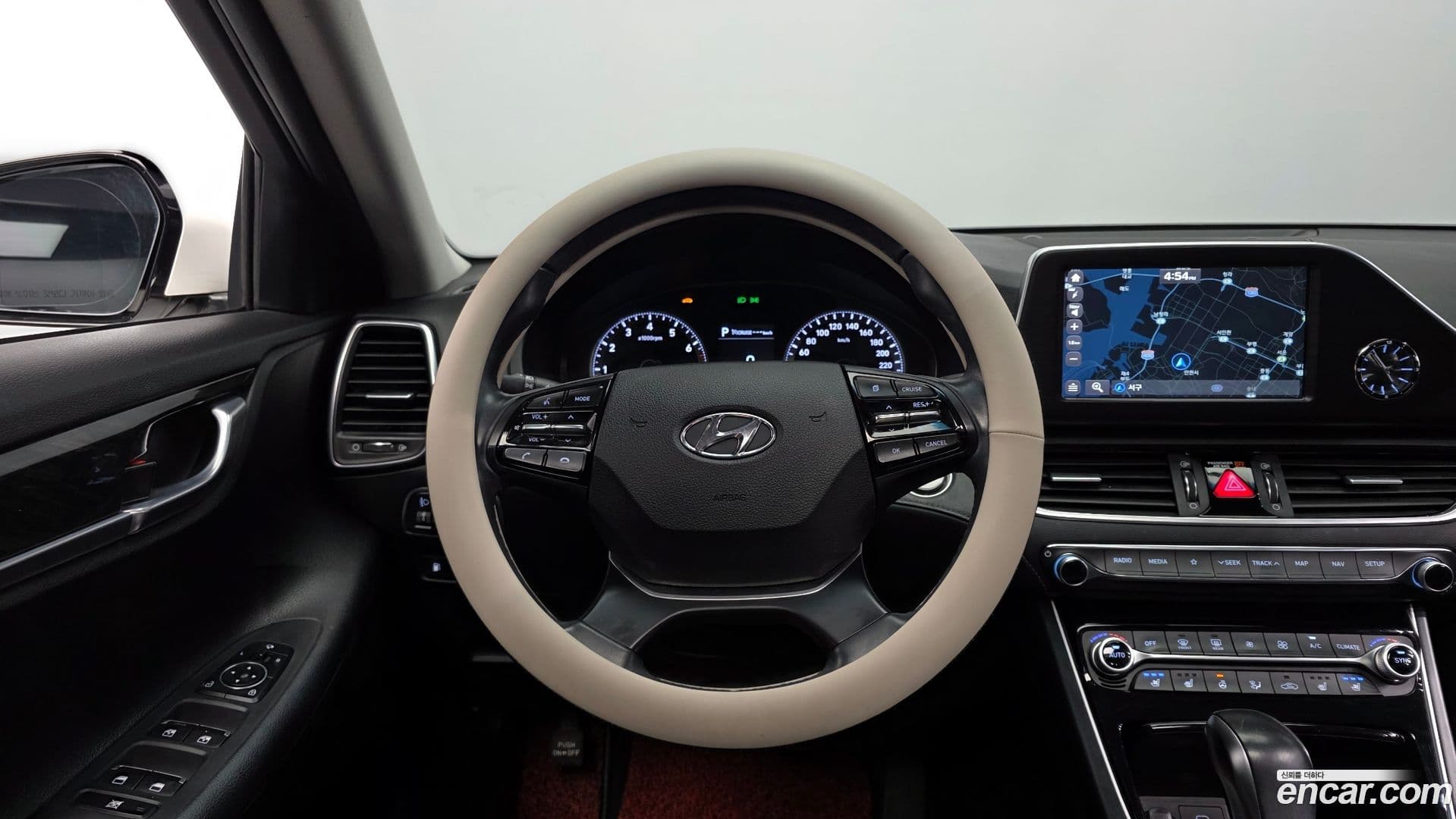 Main__Slider__Photo:Grandeur Hyundai 2018.1-12