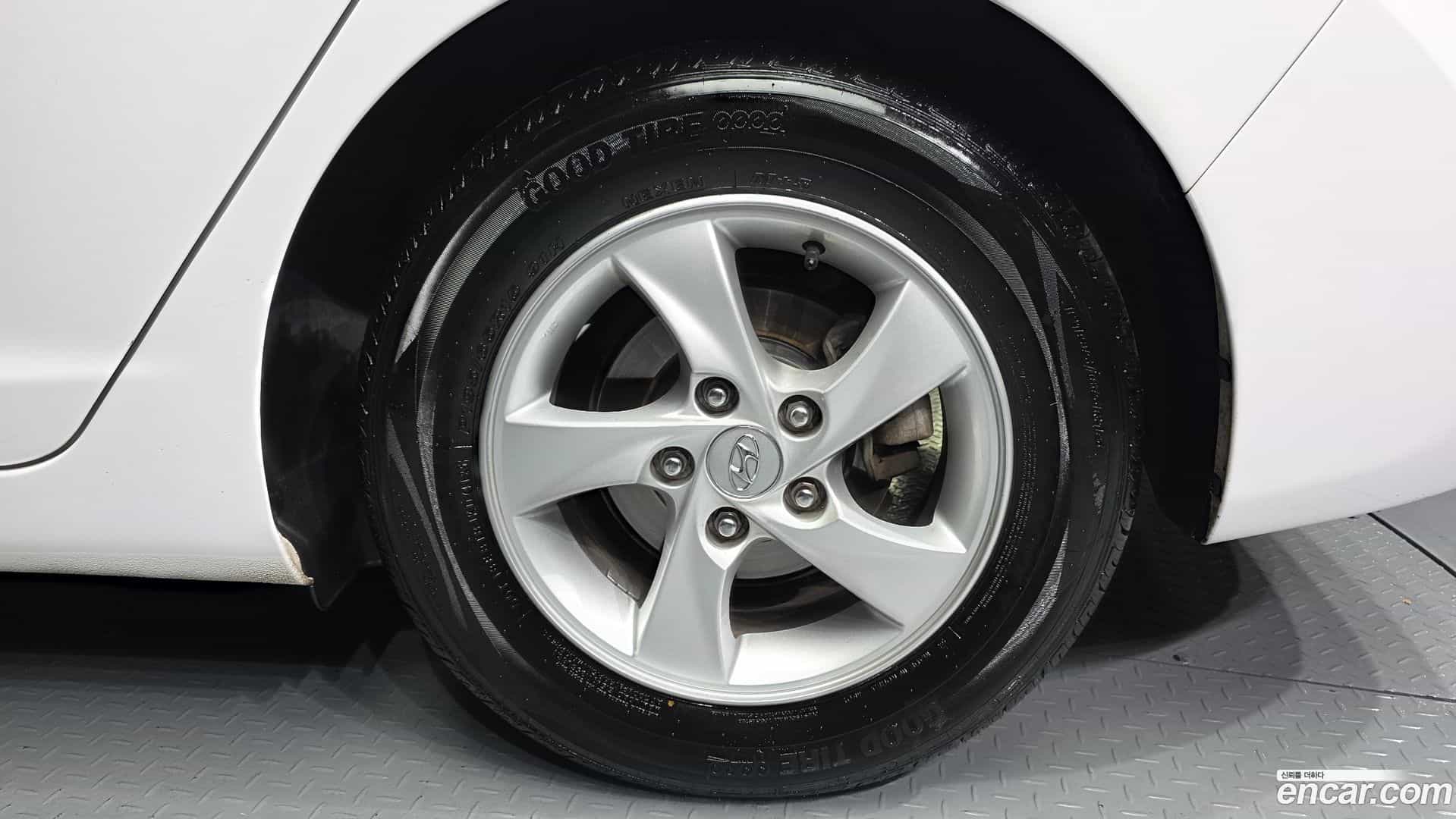 AVANTE Hyundai 2014.10-OUTER-005