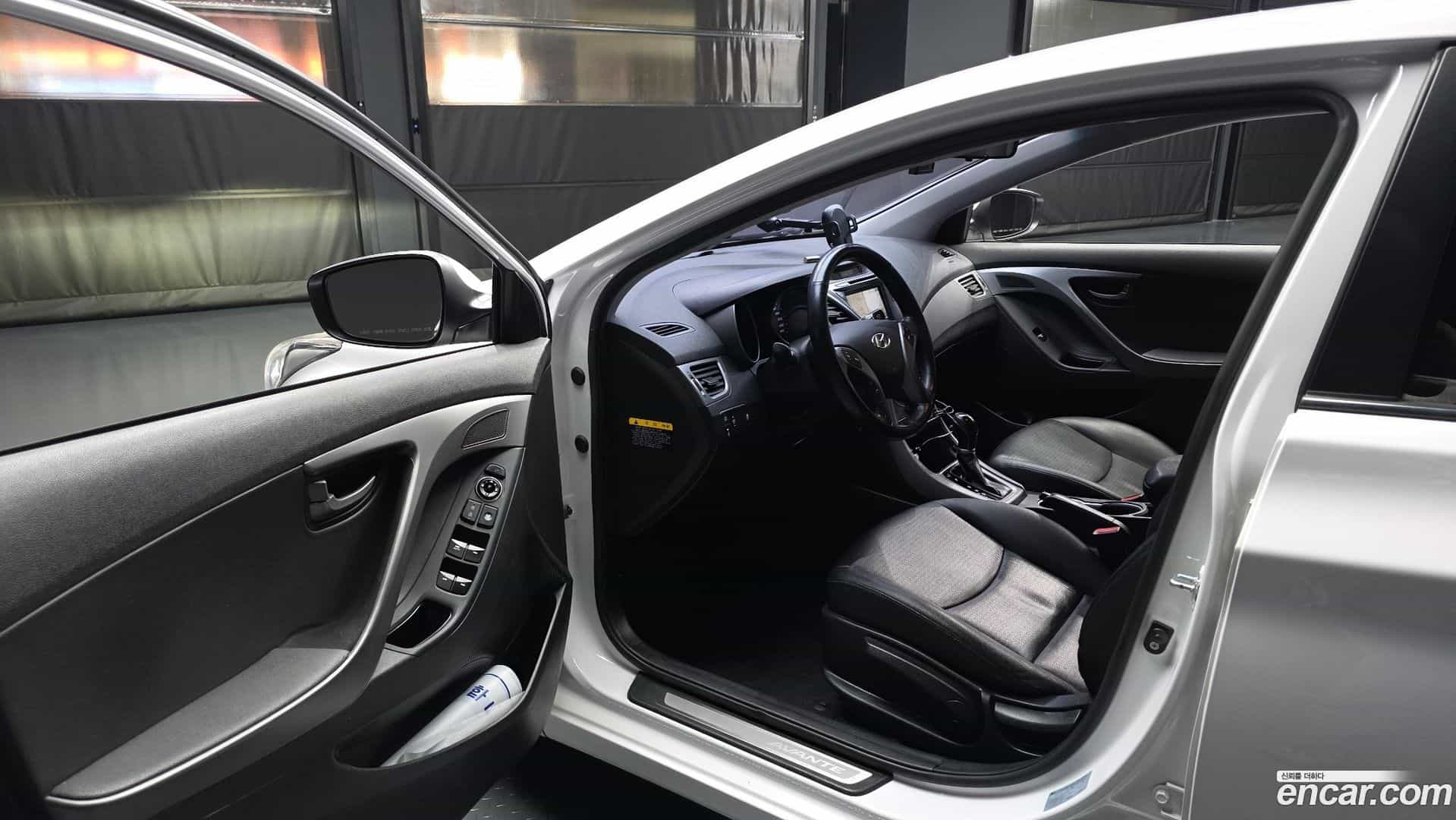 AVANTE Hyundai 2014.10-INNER-010