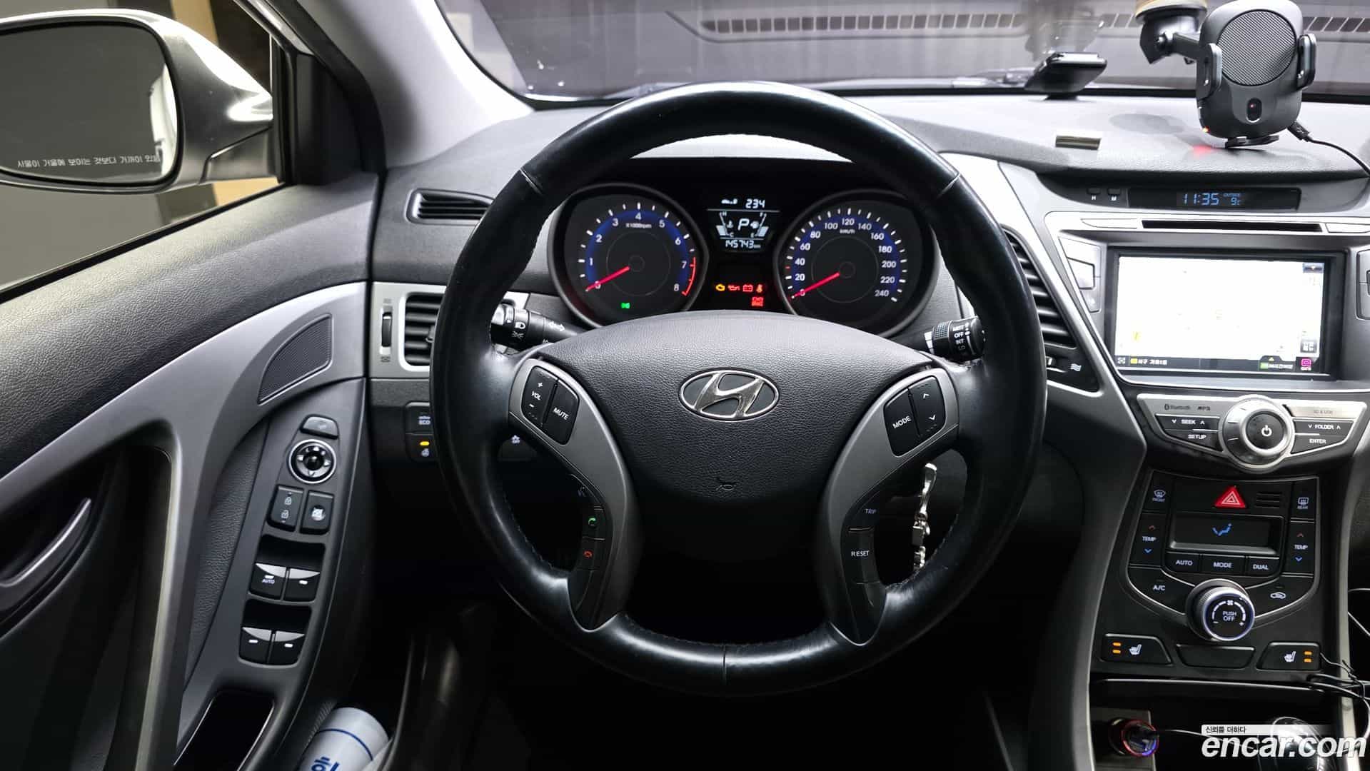 AVANTE Hyundai 2014.10-OPTION-017