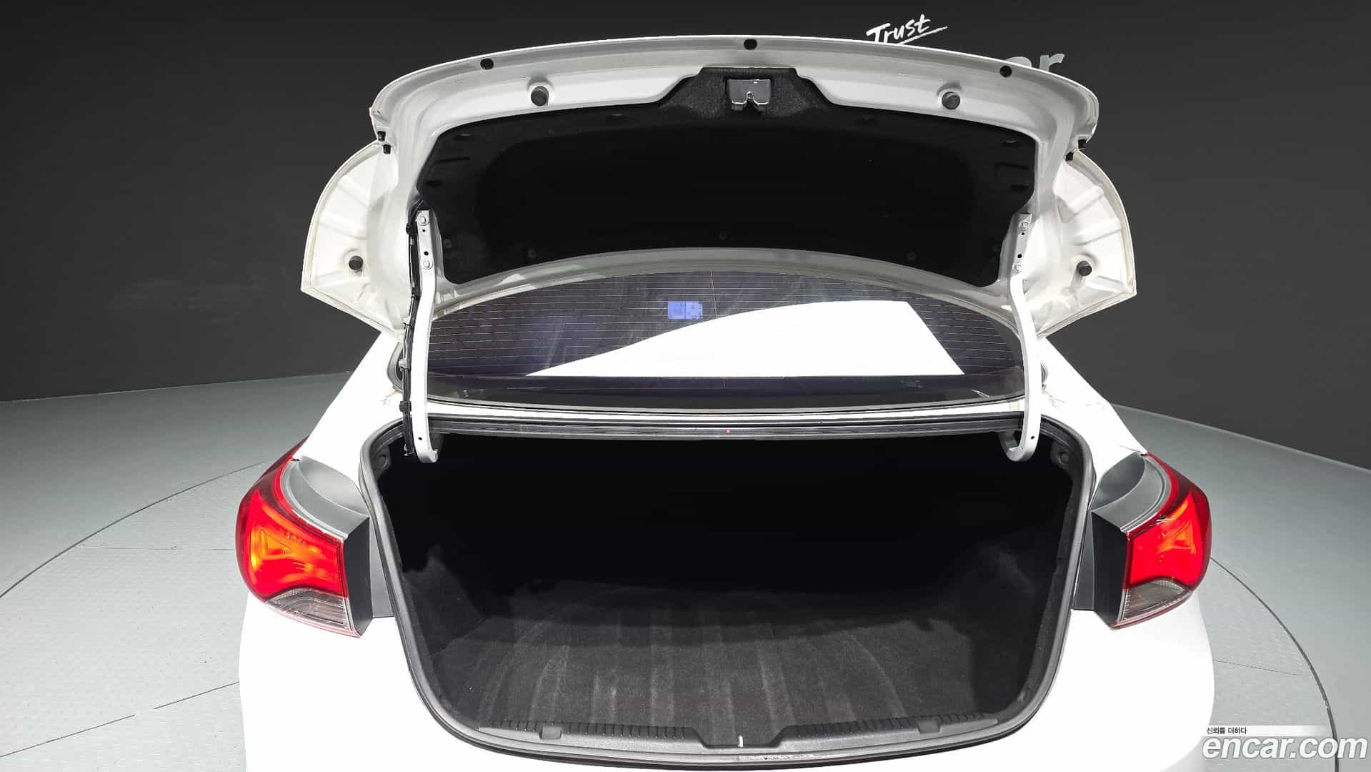 AVANTE Hyundai 2014.10-OPTION-024