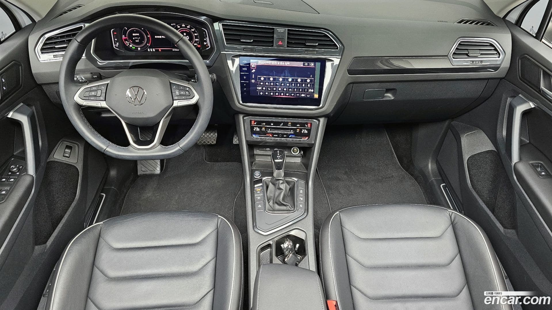 Main__Slider__Photo:Tiguan Volkswagen 2022.10-6