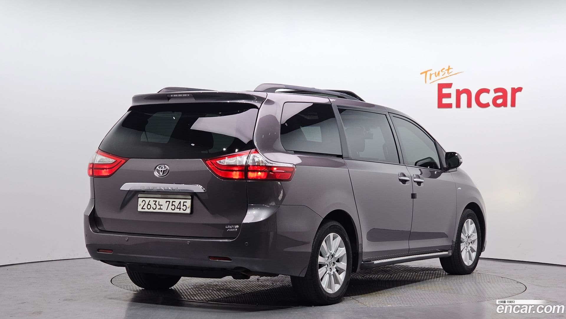 Main__Slider__Photo:Sienna Toyota 2015.6-1