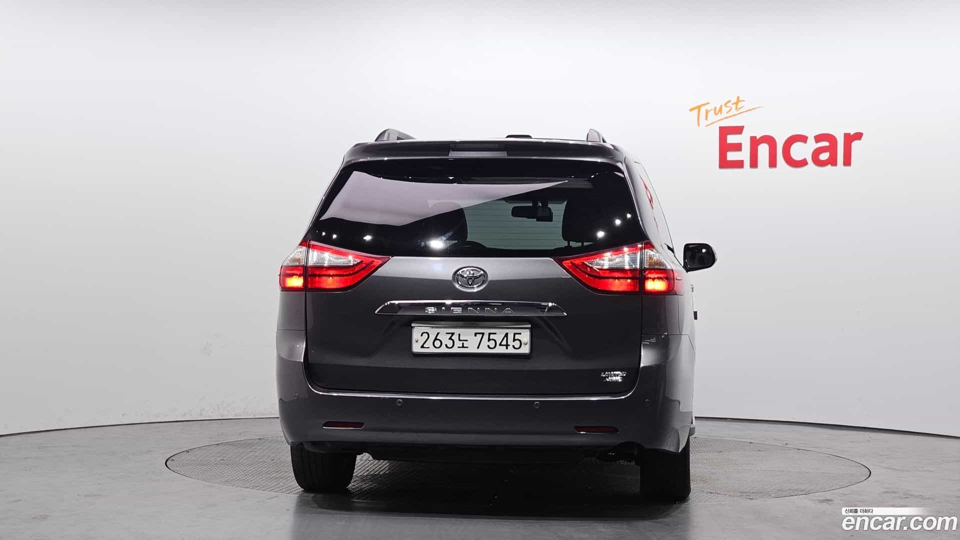 Sienna Toyota 2015.6-OUTER-004