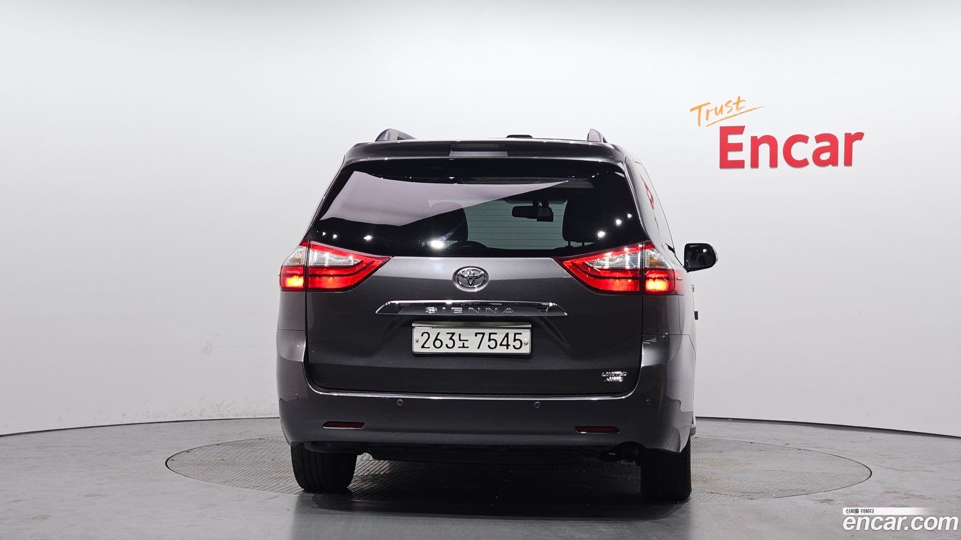 Main__Slider__Photo:Sienna Toyota 2015.6-3