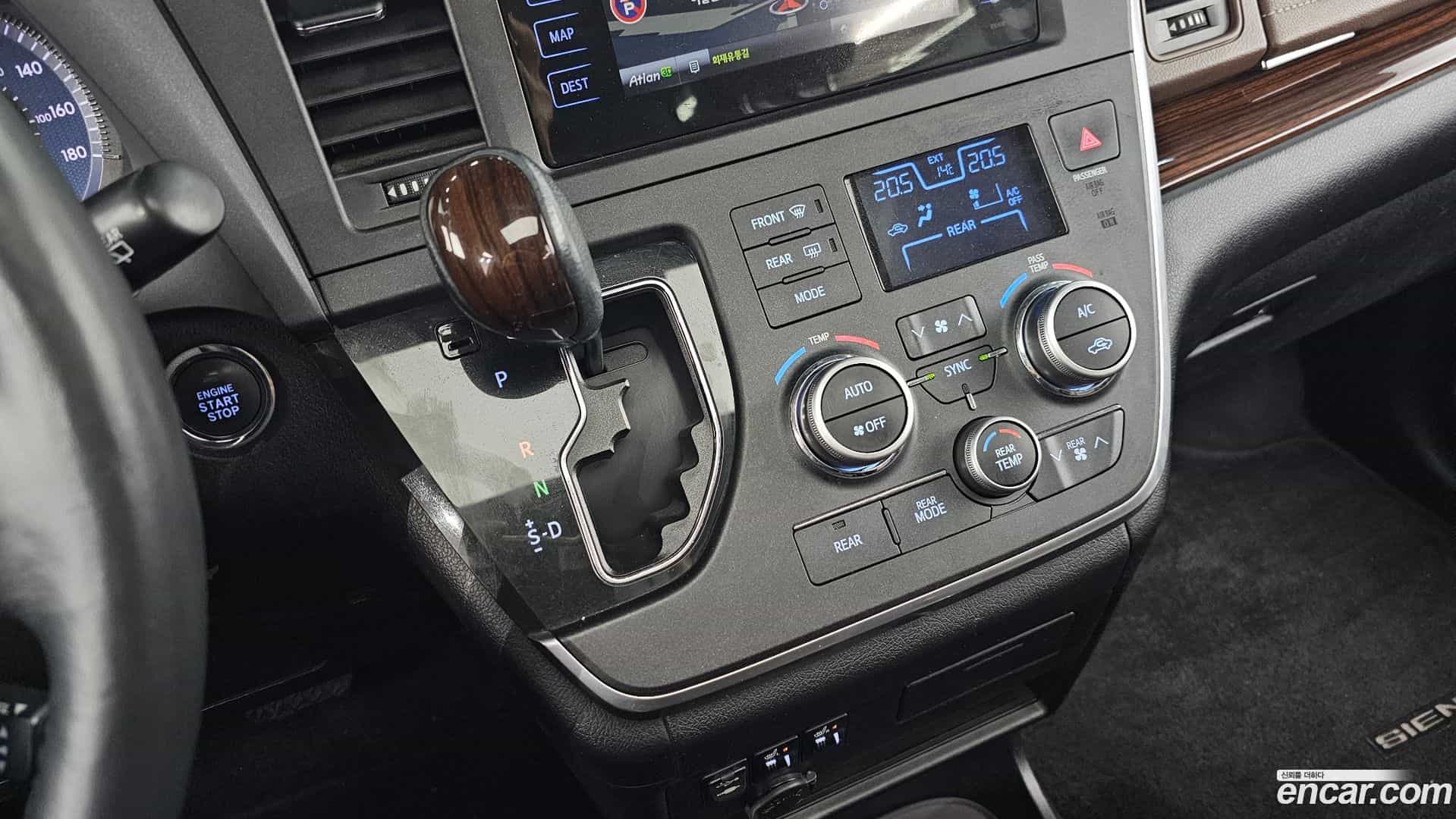 Sienna Toyota 2015.6-INNER-009