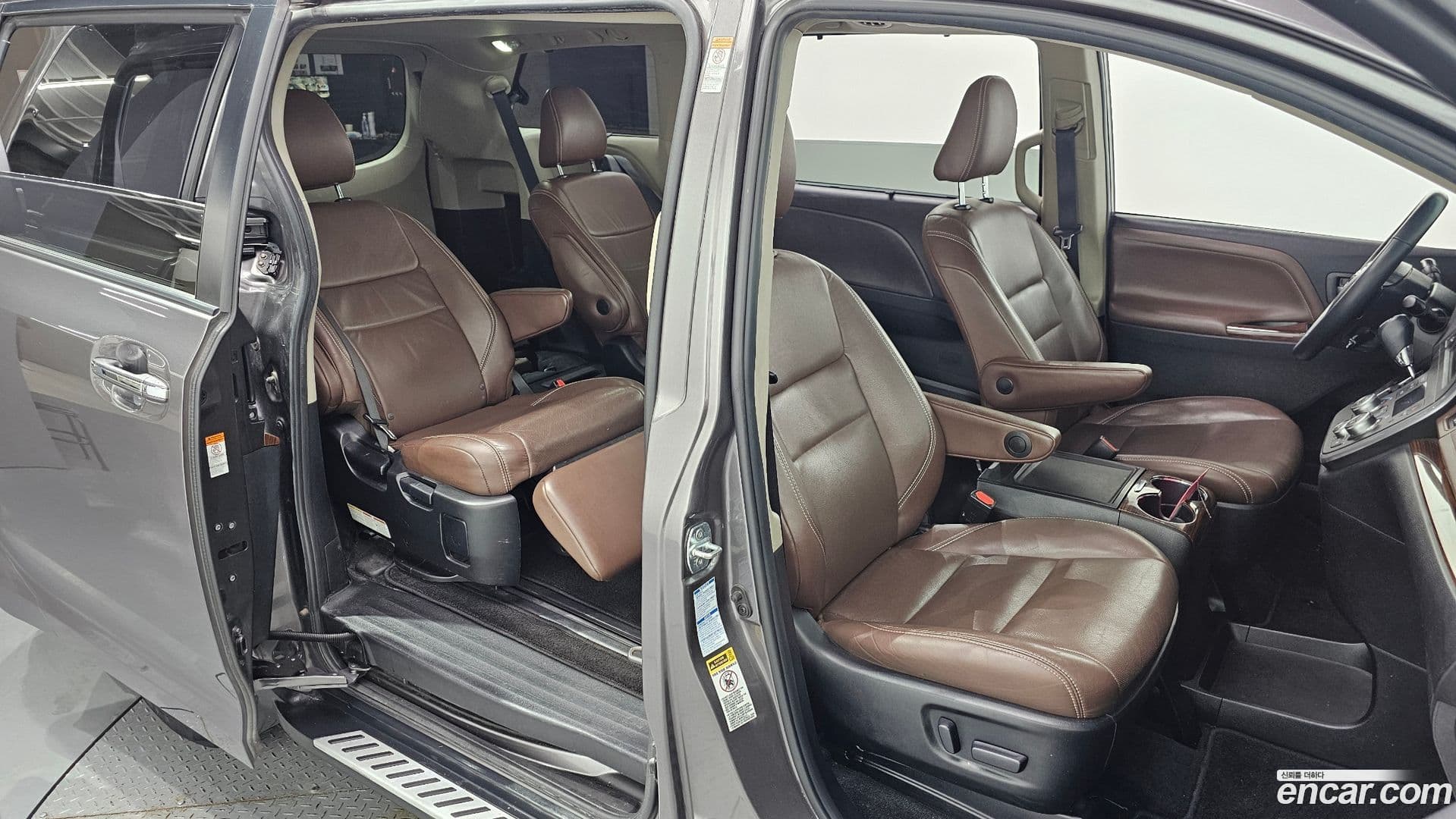 Main__Slider__Photo:Sienna Toyota 2015.6-10