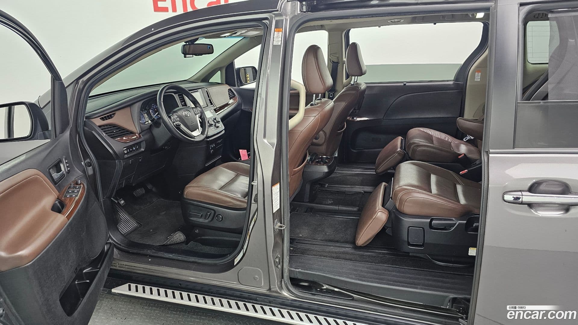 Main__Slider__Photo:Sienna Toyota 2015.6-11