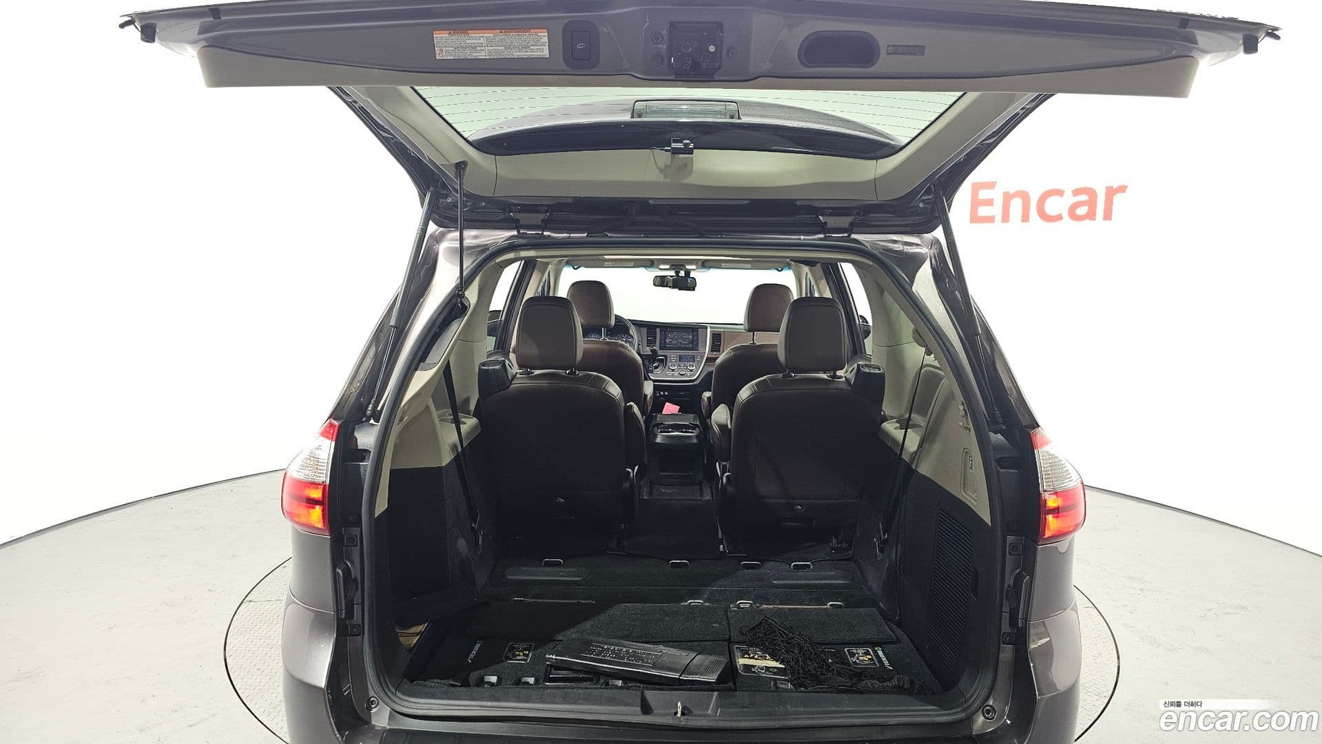 Main__Slider__Photo:Sienna Toyota 2015.6-19