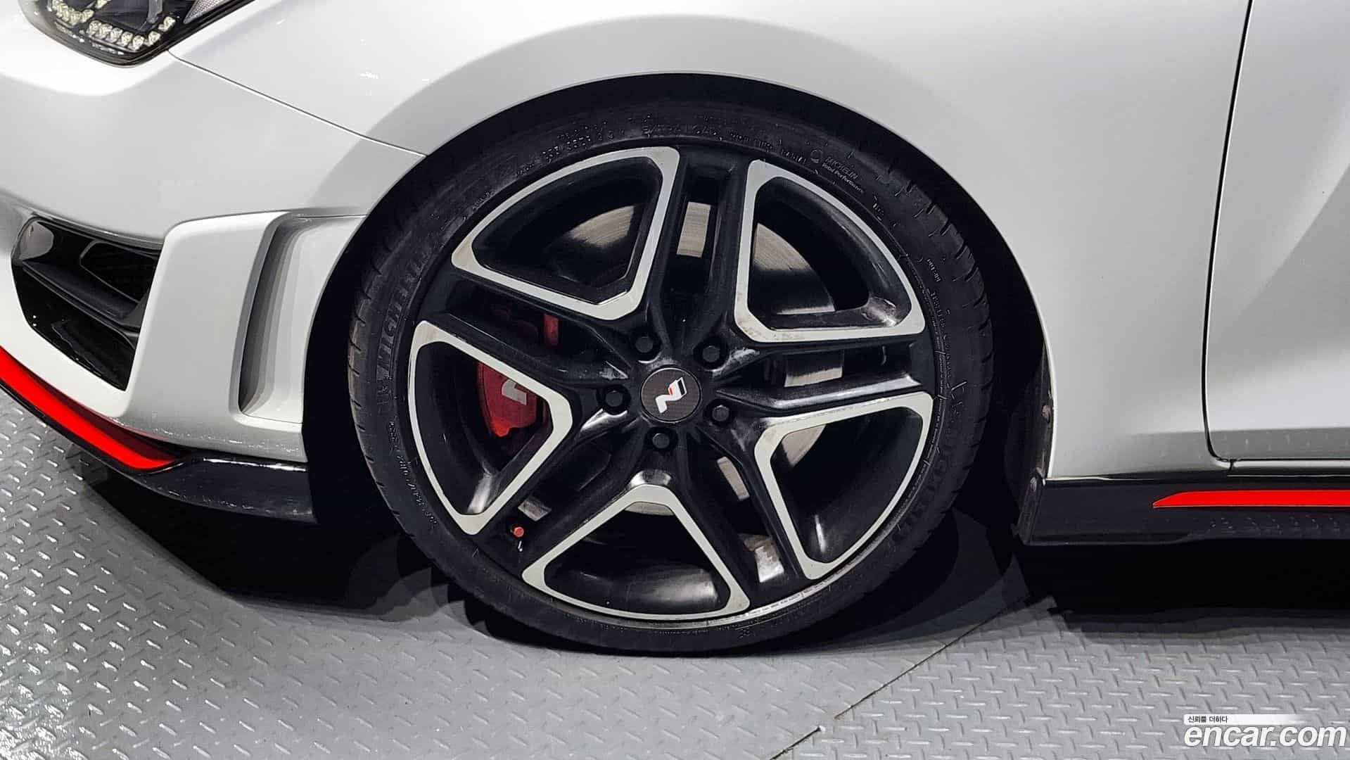 Veloster Hyundai 2018.7-OUTER-005