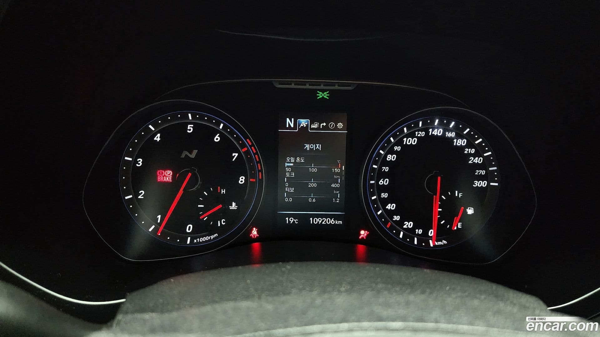 Main__Slider__Photo:Veloster Hyundai 2018.7-7