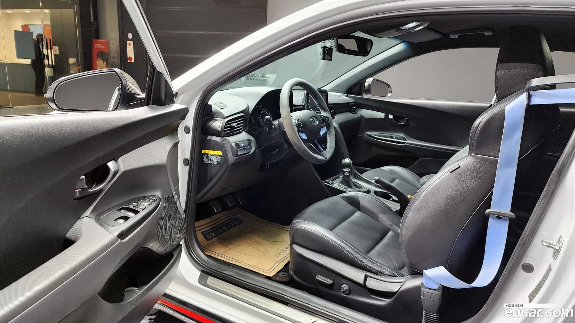 Veloster Hyundai 2018.7-OPTION-015