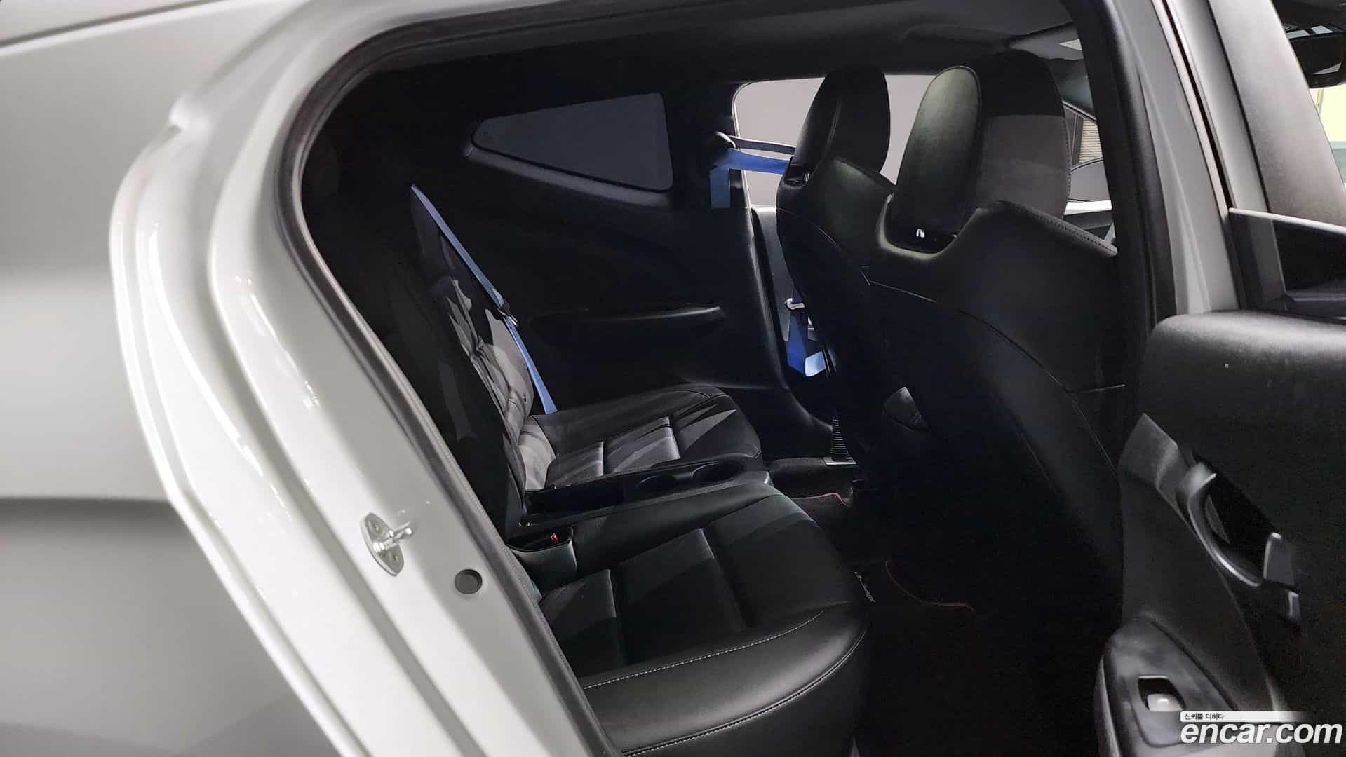 Veloster Hyundai 2018.7-OPTION-016