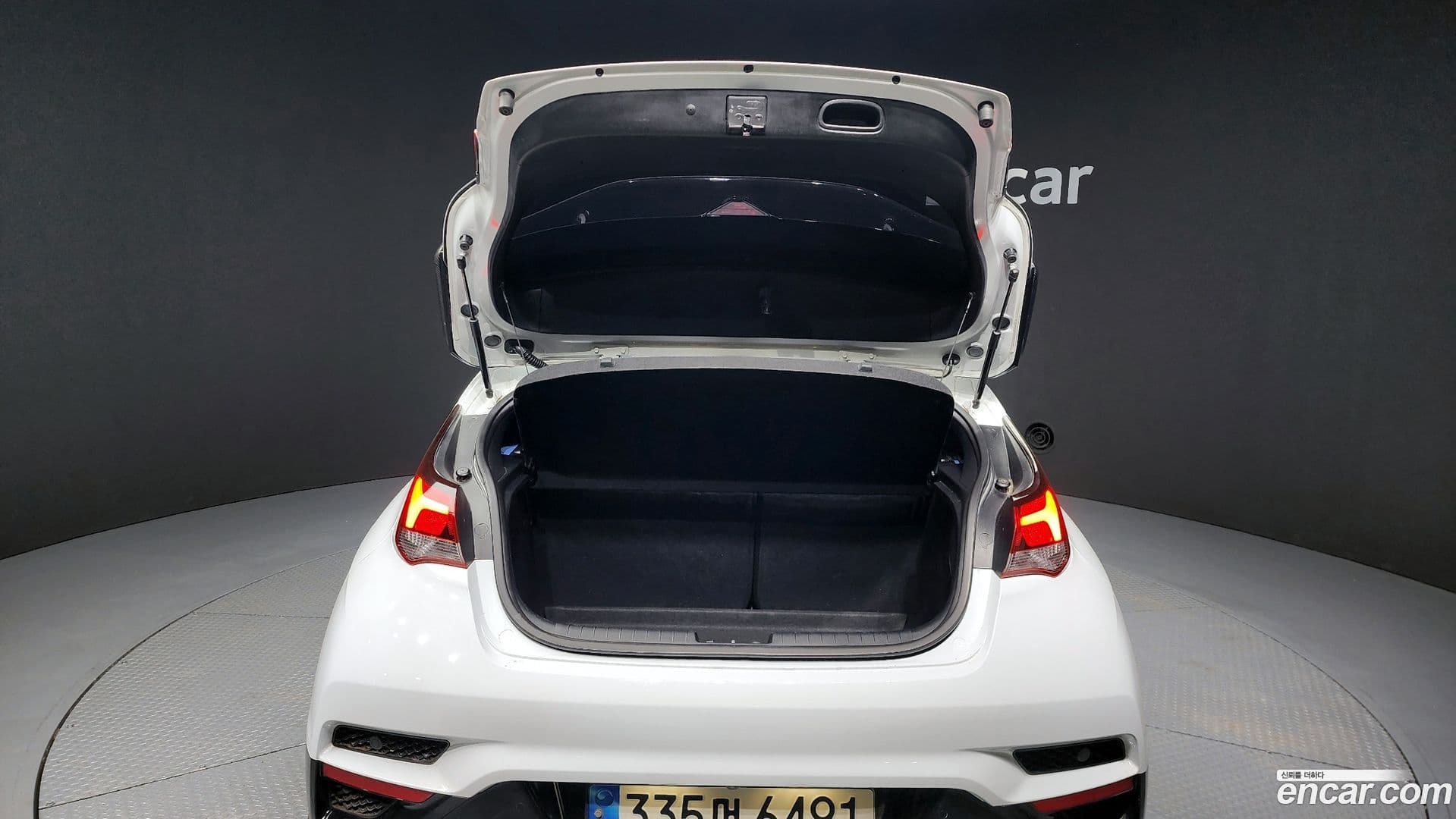 Main__Slider__Photo:Veloster Hyundai 2018.7-19