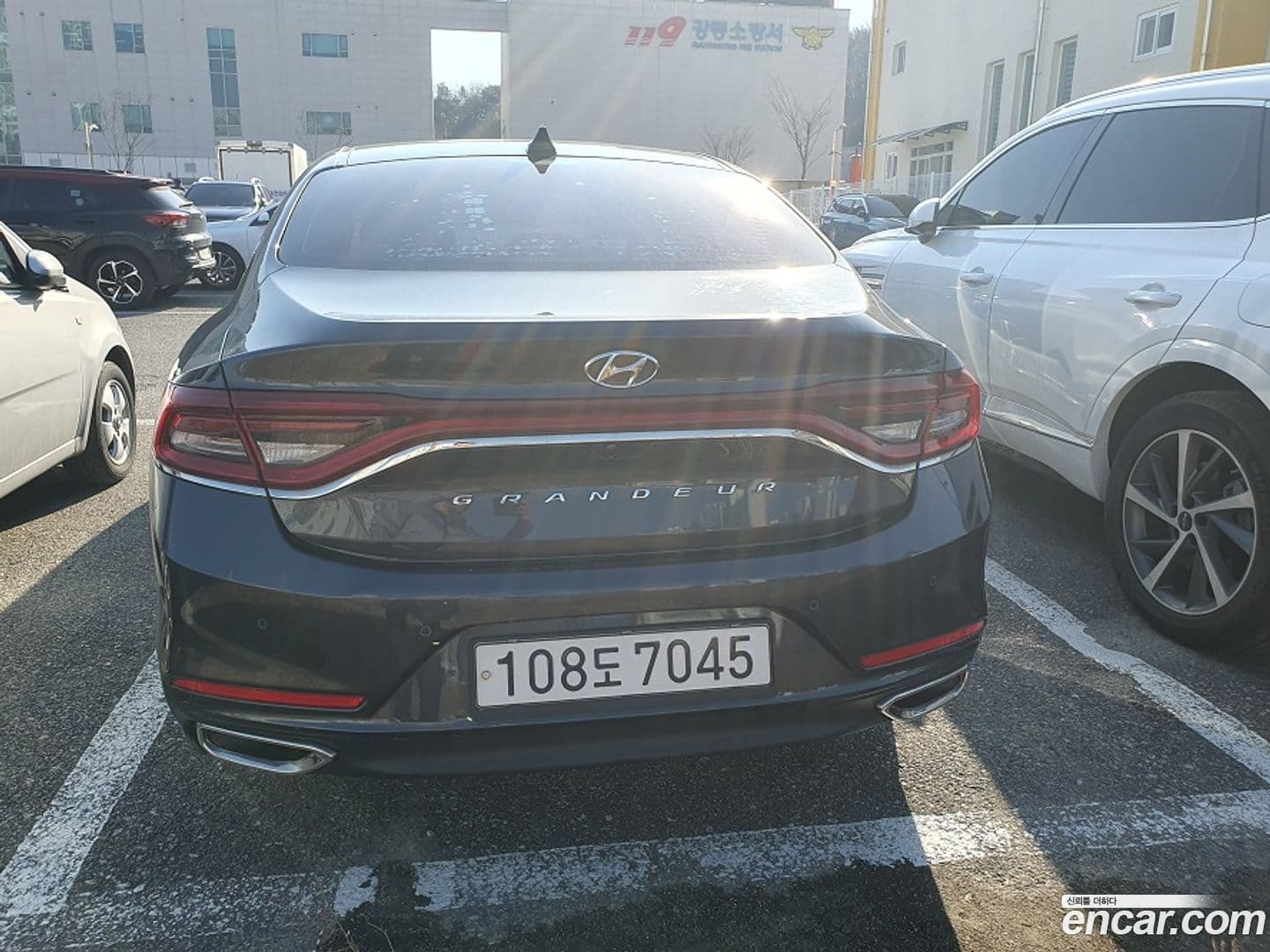 Main__Slider__Photo:Grandeur Hyundai 2017.1-2