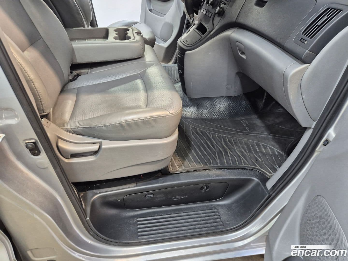 Main__Slider__Photo:Starex Hyundai 2012.9-8