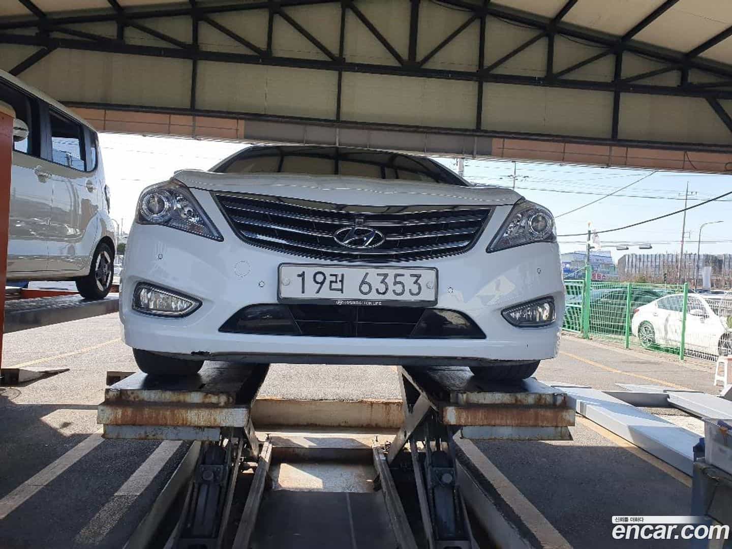 Grandeur Hyundai 2011.9-OUTER-001