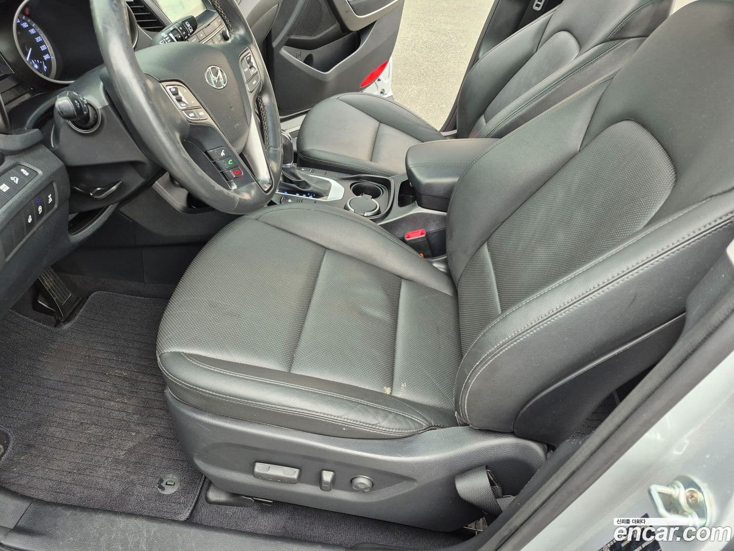 Main__Slider__Photo:Santafe Hyundai 2016.3-6