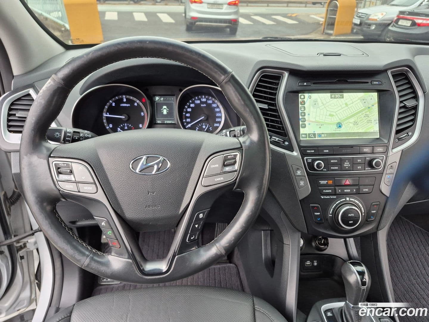 Main__Slider__Photo:Santafe Hyundai 2016.3-14