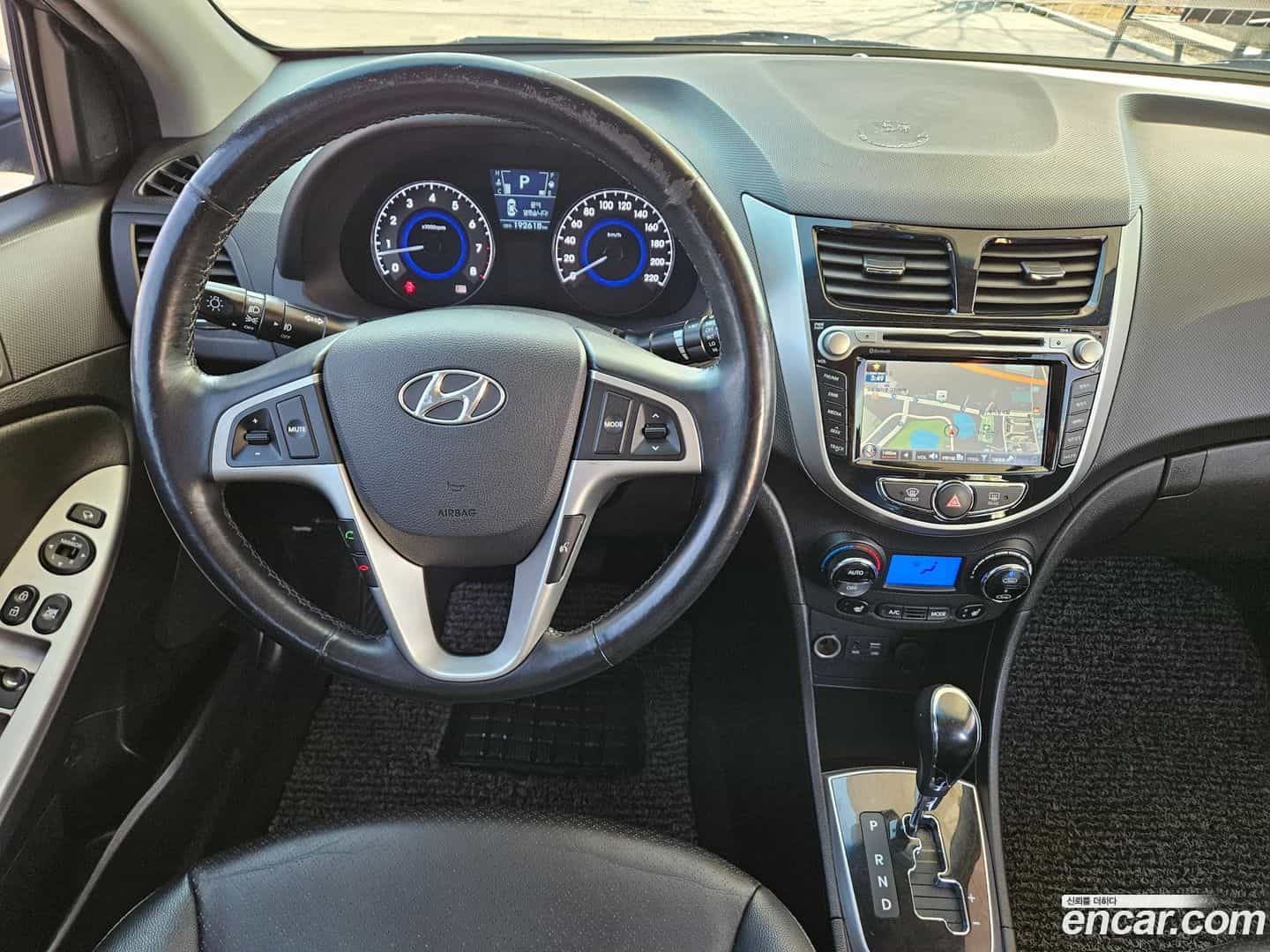 Accent Hyundai 2014.6-INNER-007