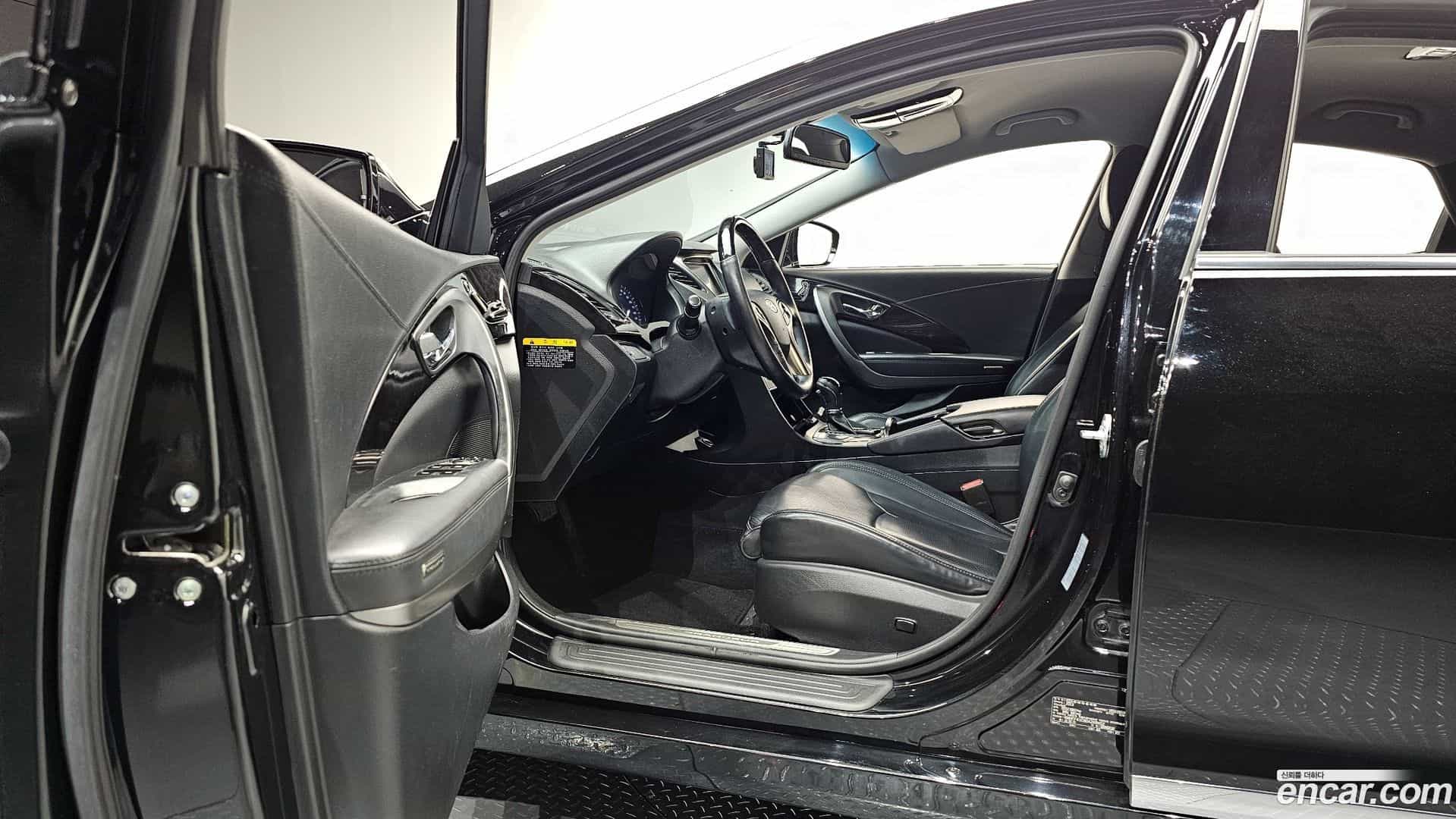 Grandeur Hyundai 2013.2-INNER-010