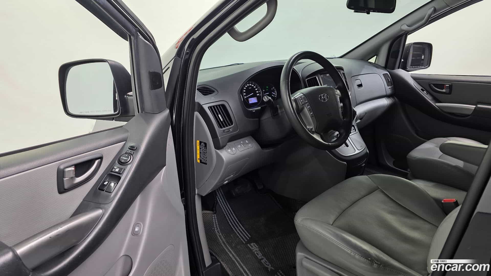 Starex Hyundai 2018.9-OPTION-015