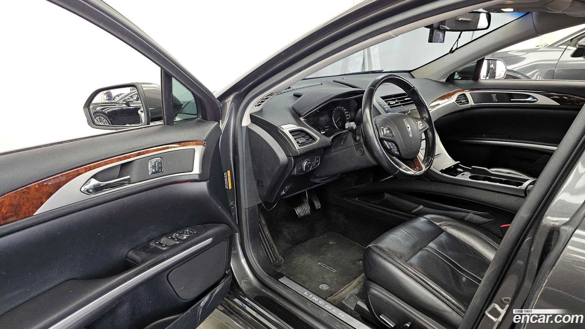 Main__Slider__Photo:MKZ Lincoln 2016.8-9