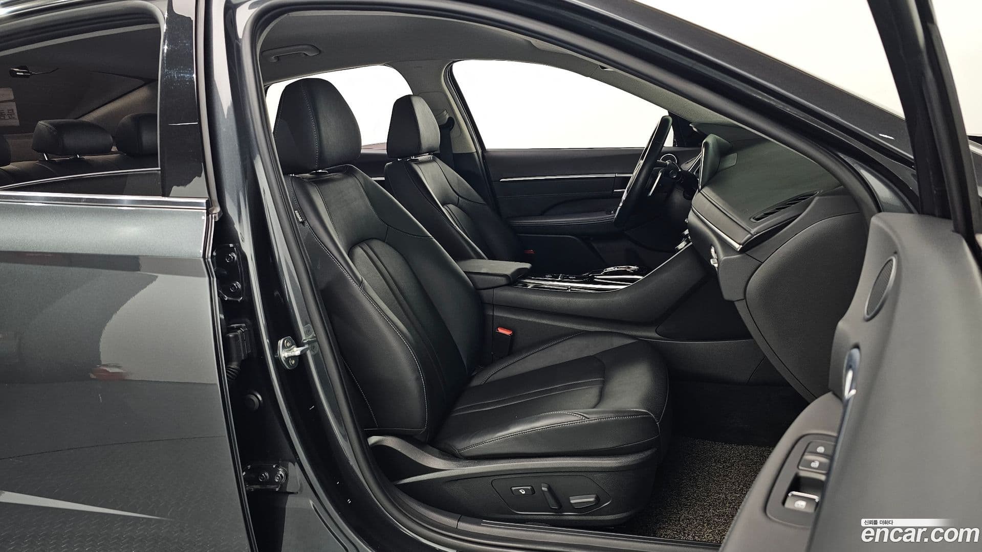 Main__Slider__Photo:Sonata Hyundai 2021.10-9