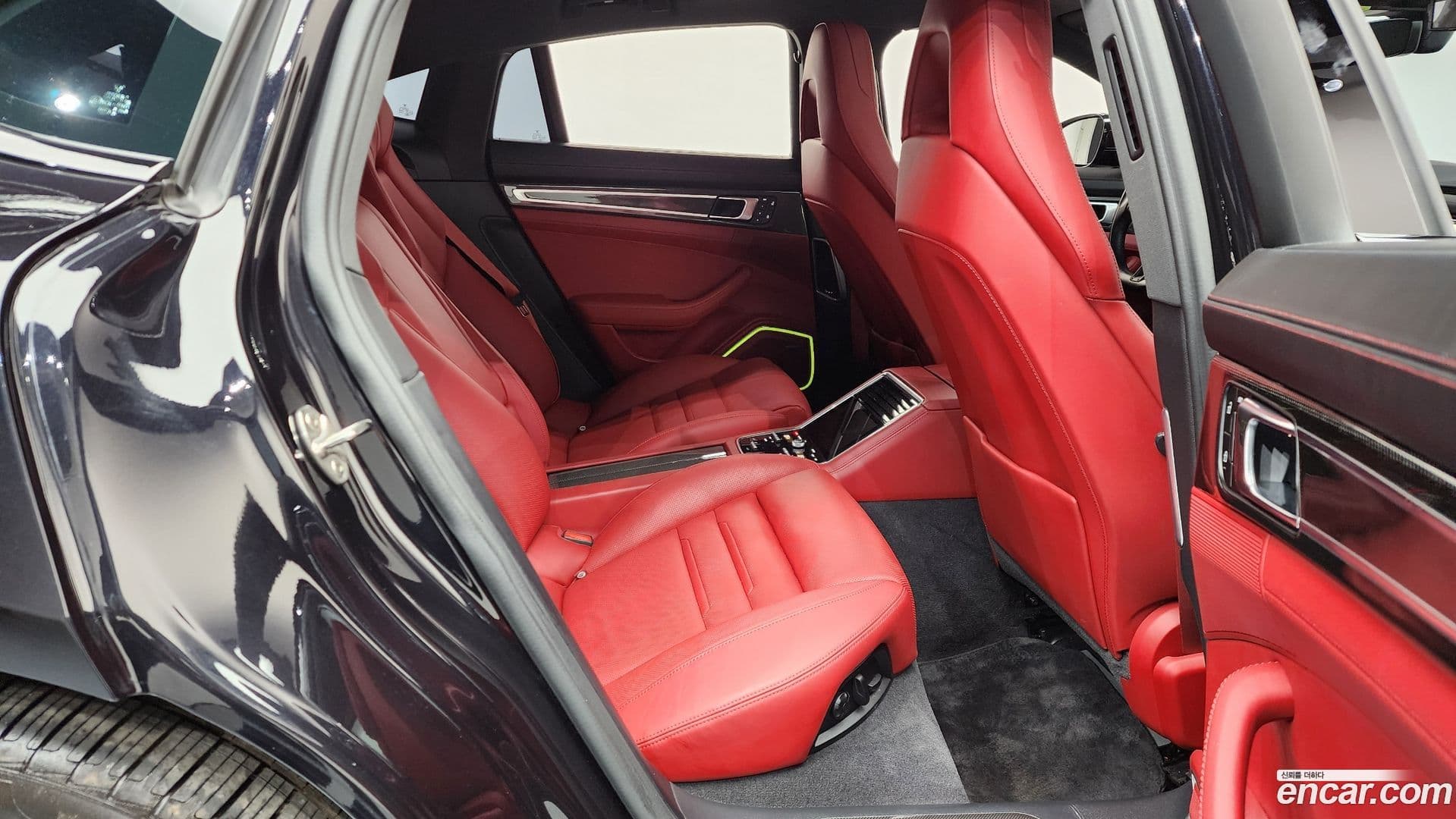 Main__Slider__Photo:Panamera Porsche 2023.6-11