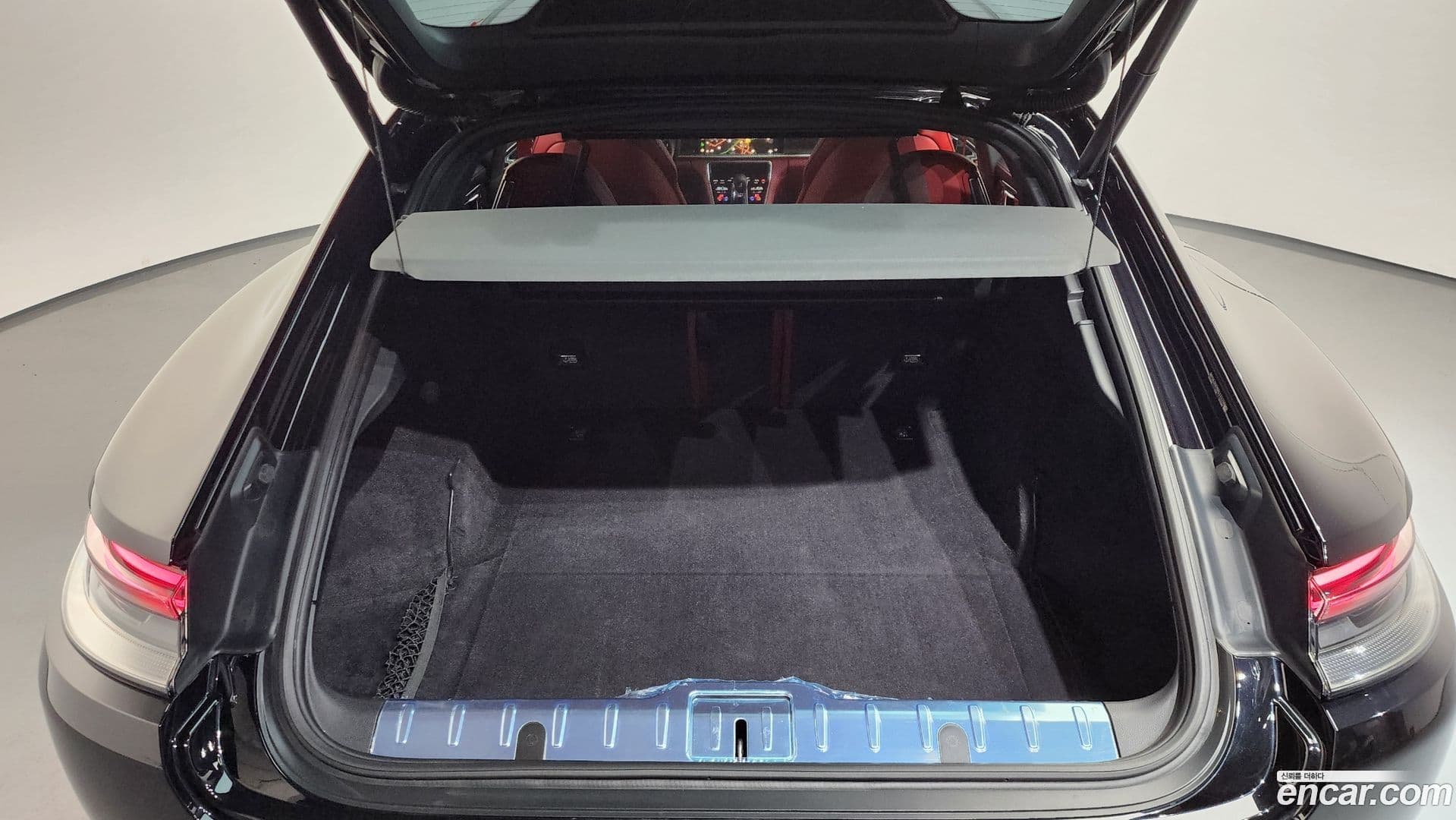 Main__Slider__Photo:Panamera Porsche 2023.6-19