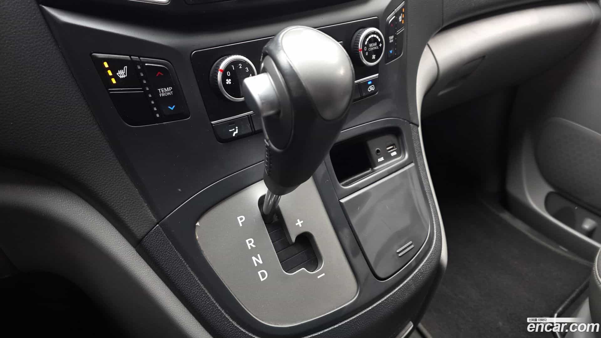 Starex Hyundai 2018.2-INNER-009