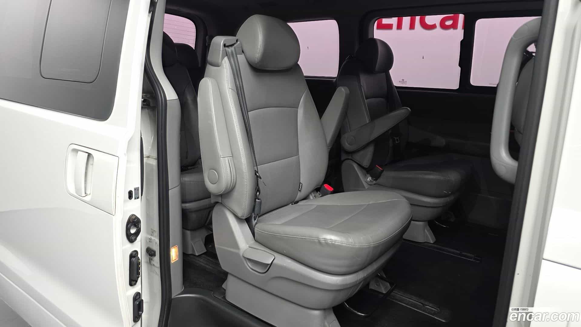 Starex Hyundai 2018.2-OPTION-016